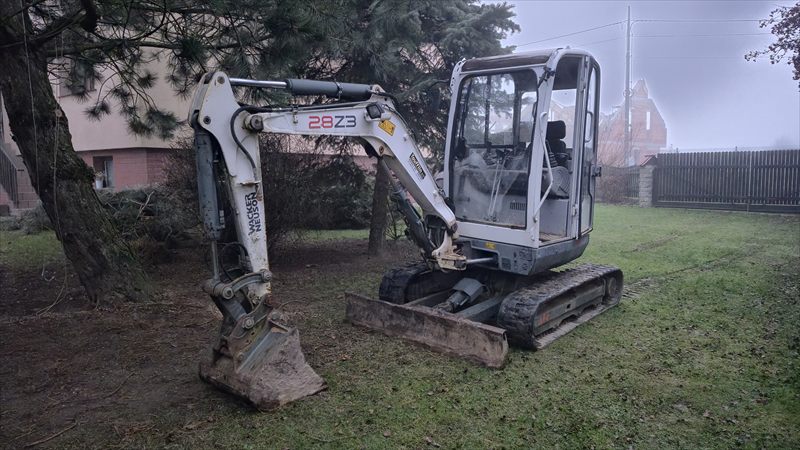 Minikoparka Wacker Neuson 28Z3 używana przez KoOperator